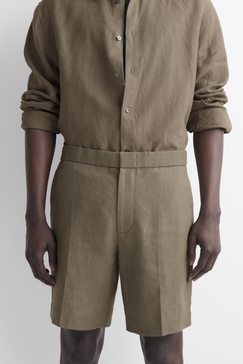 COS テーラードリネンショートパンツ