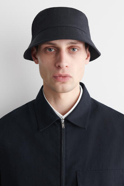 COS コットンバケットハット