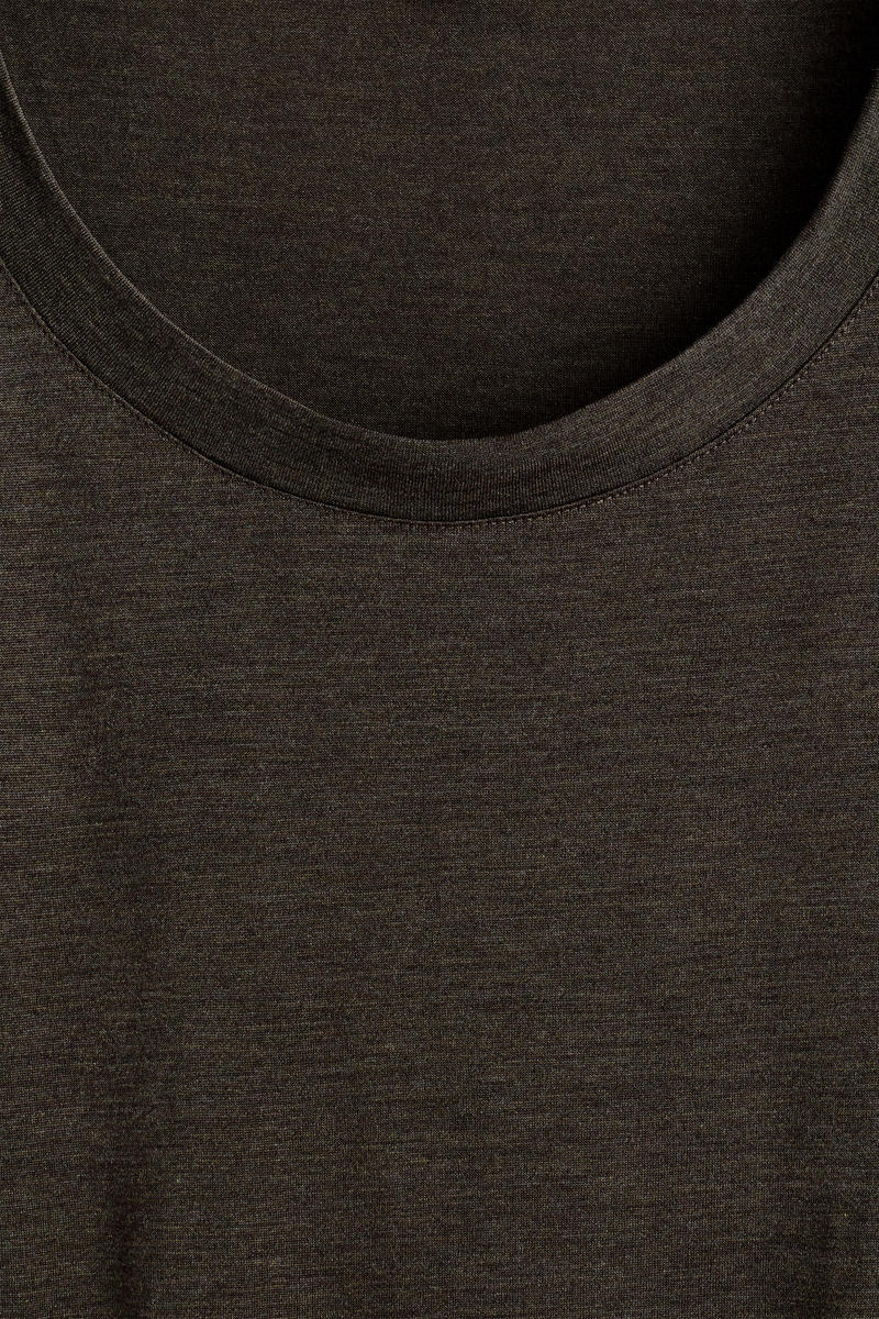 COS スリムシルクTシャツ