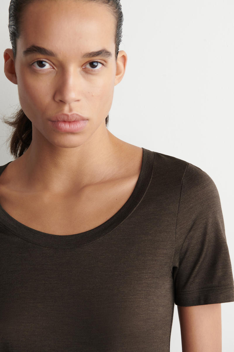 COS スリムシルクTシャツ