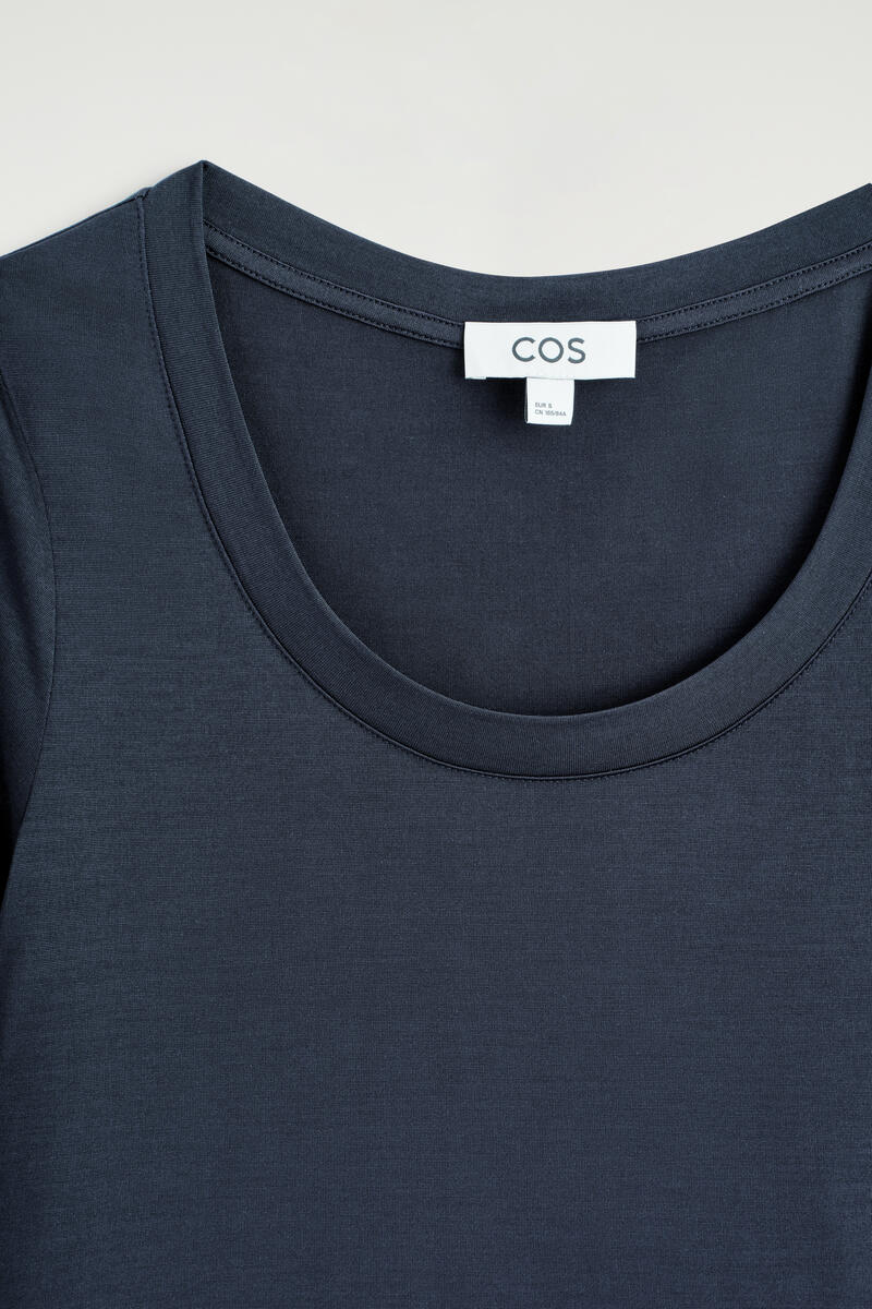 COS スリムシルクTシャツ