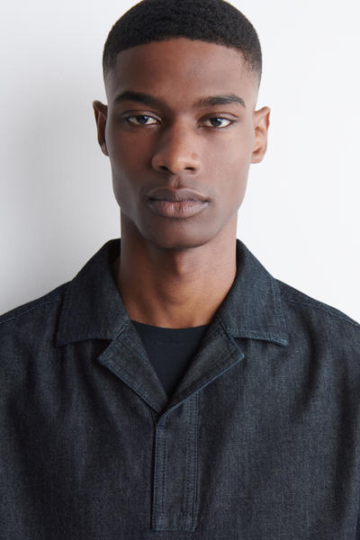 COS デニムプルオーバーシャツ