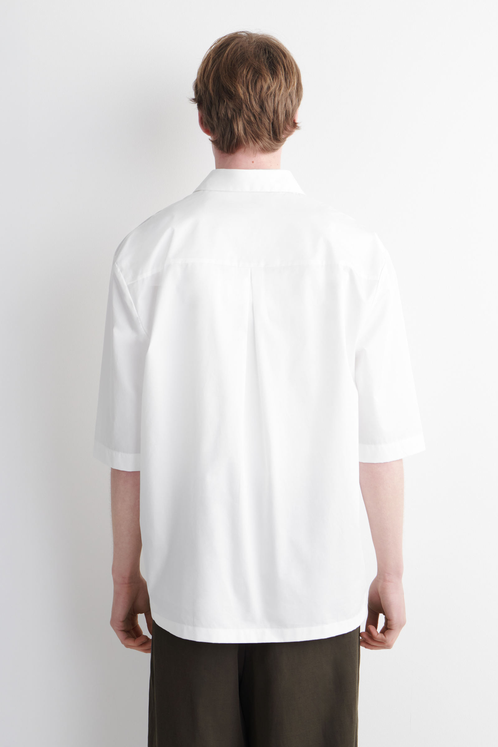 SHORT-SLEEVED COTTON SHIRT 半袖コットンシャツ ホワイト｜COS コス 