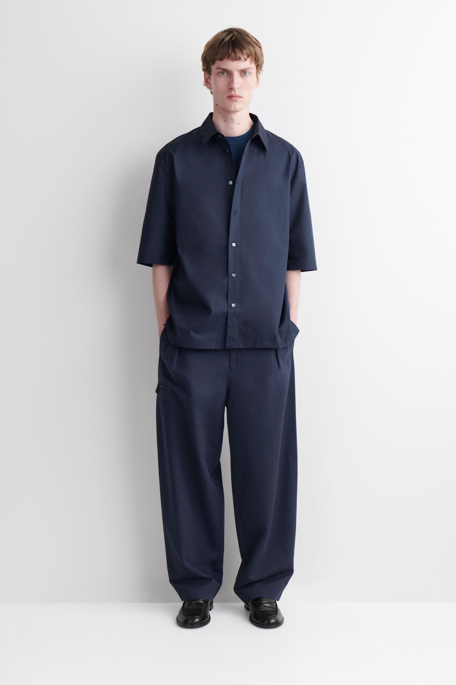 SHORT-SLEEVED COTTON SHIRT 半袖コットンシャツ ネイビー｜COS コス