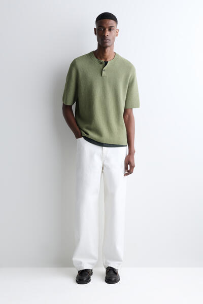 COS ブークレニットヘンリーネックTシャツ