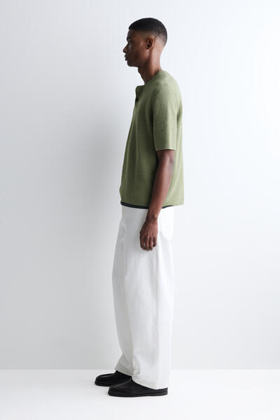 COS ブークレニットヘンリーネックTシャツ