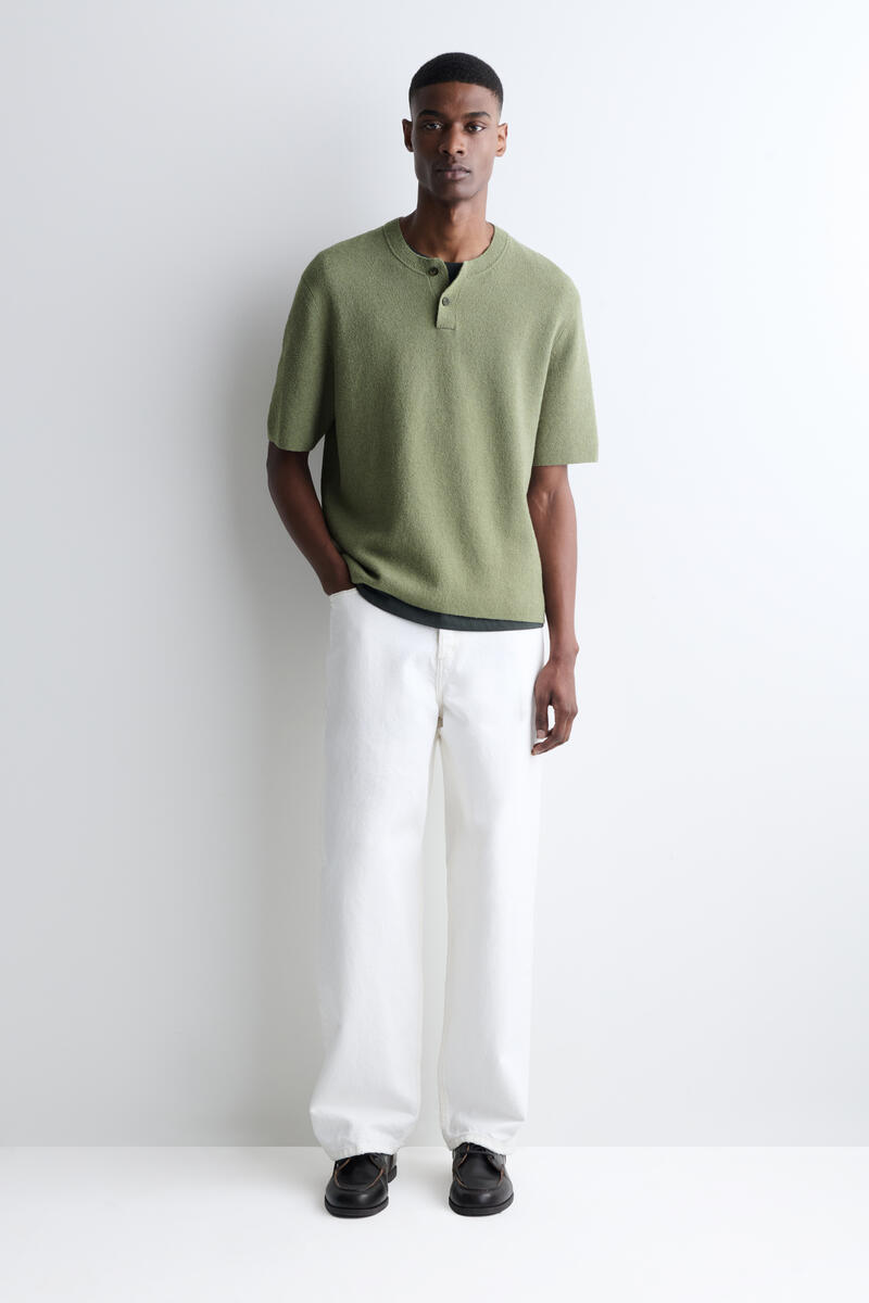 COS ブークレニットヘンリーネックTシャツ