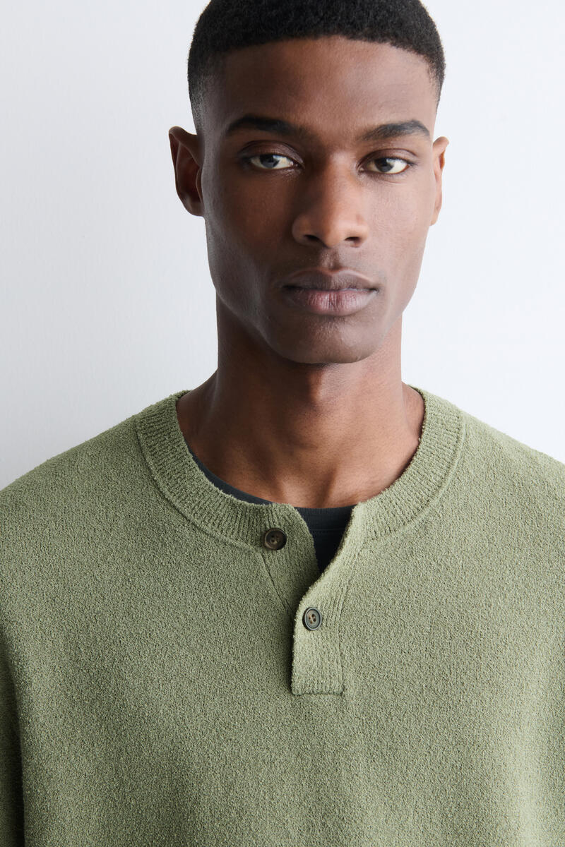 COS ブークレニットヘンリーネックTシャツ