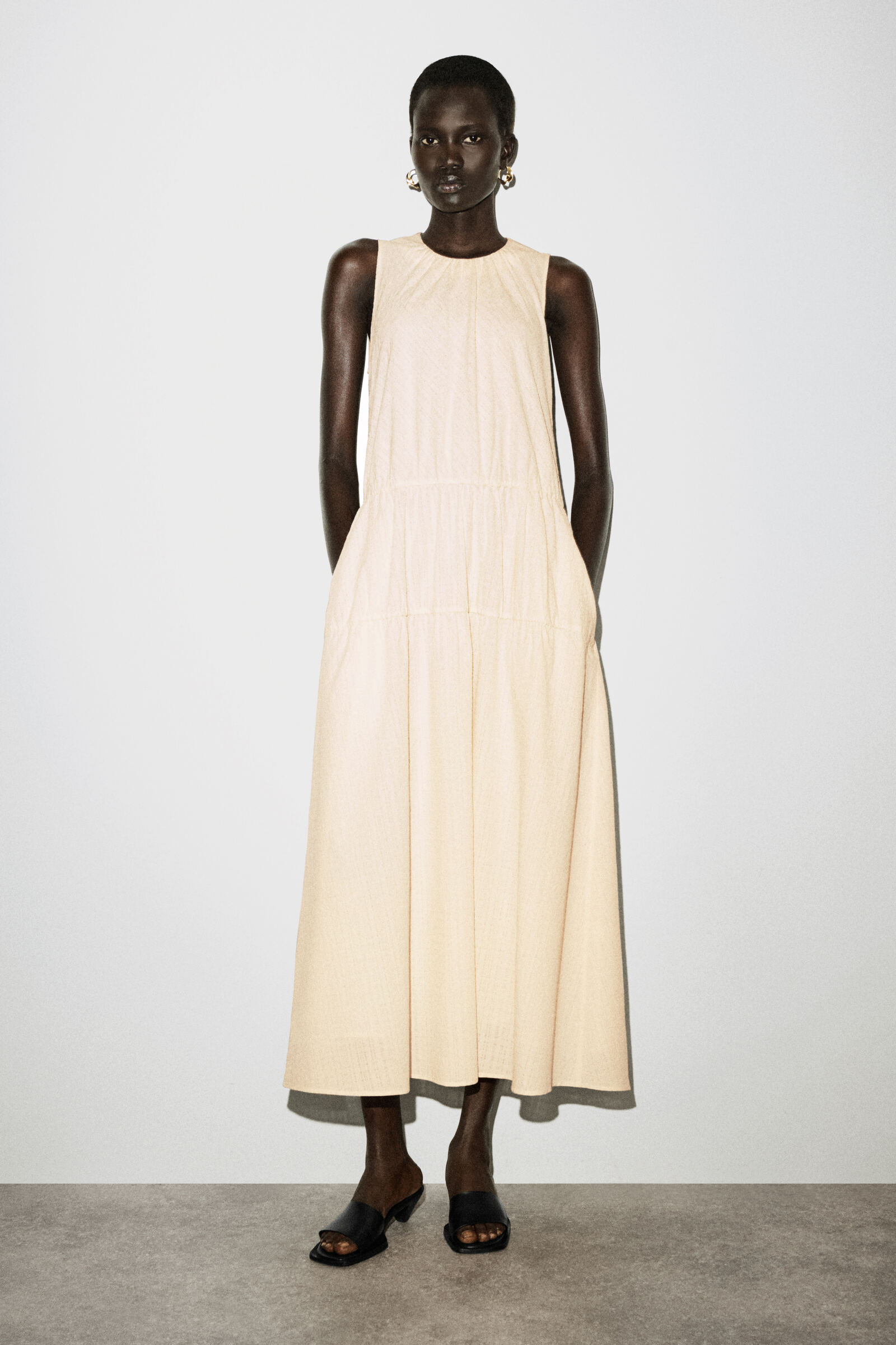 マ☘️HUIS. ギザコットンブロードタック＆ギャザー半袖2wayワンピース GATHERED TIERED COTTON MAXI DRESS ギャザー入りティアードコットン