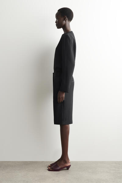 COS テーラード シルクショートパンツ