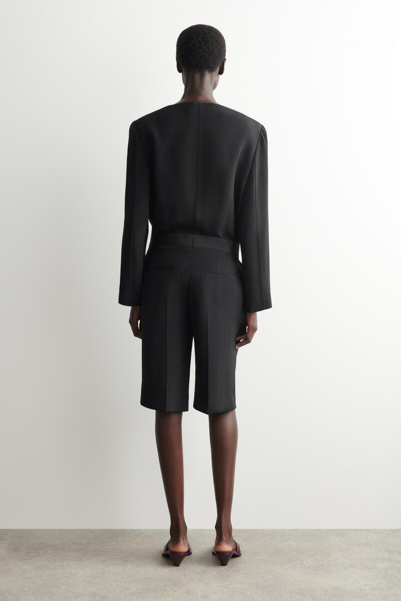 COS テーラード シルクショートパンツ