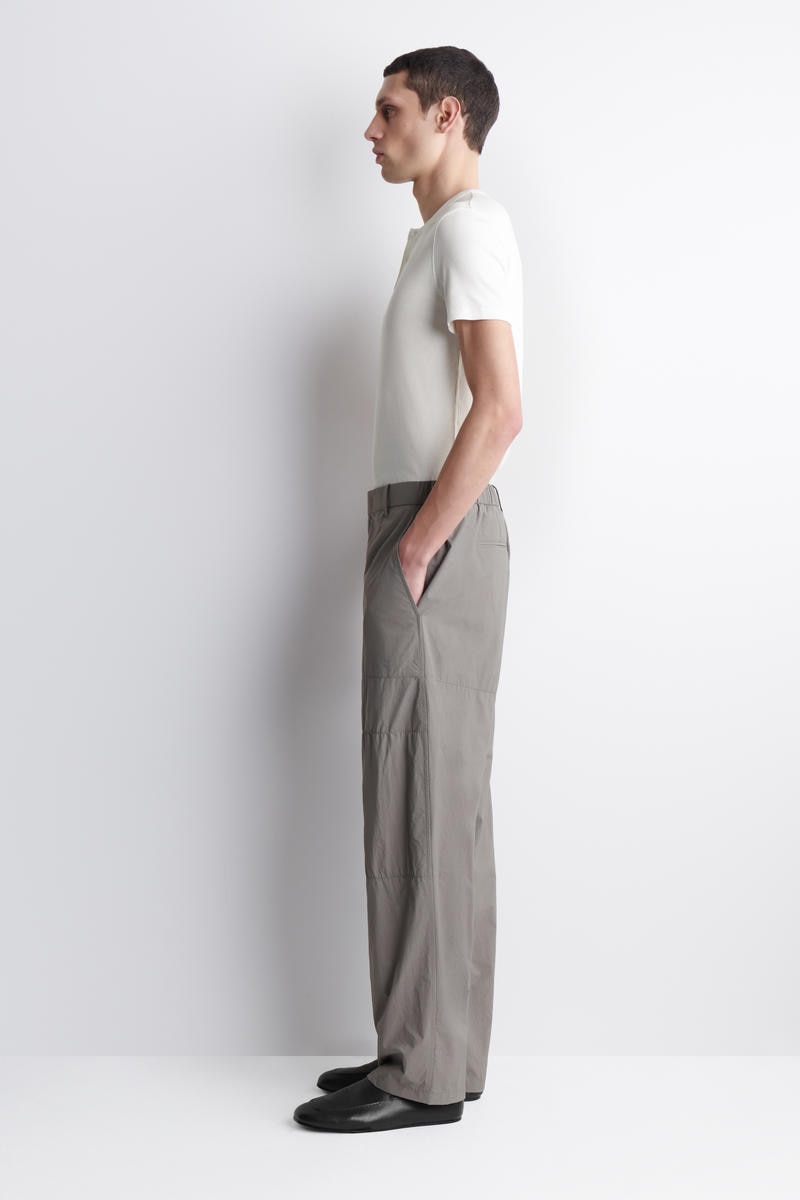 COS ナイロン バレルレッグパンツ