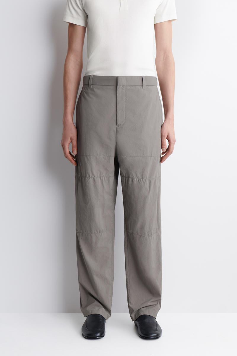 COS ナイロン バレルレッグパンツ