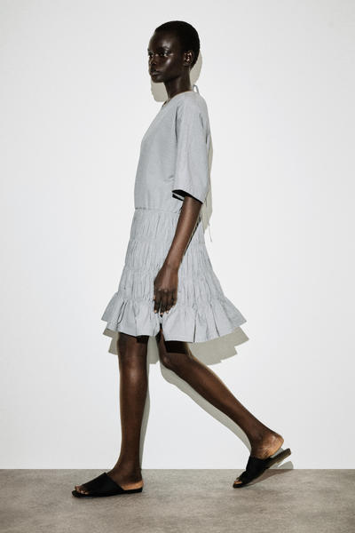 COS スモックシアサッカーミニドレス