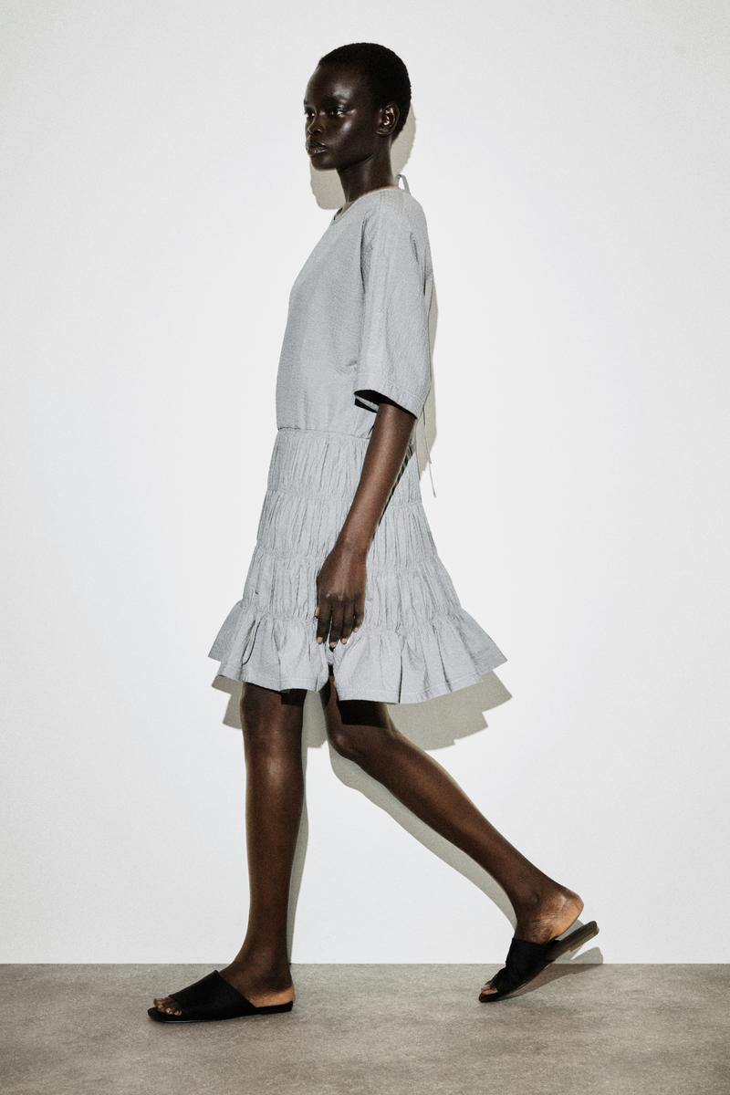 COS スモックシアサッカーミニドレス