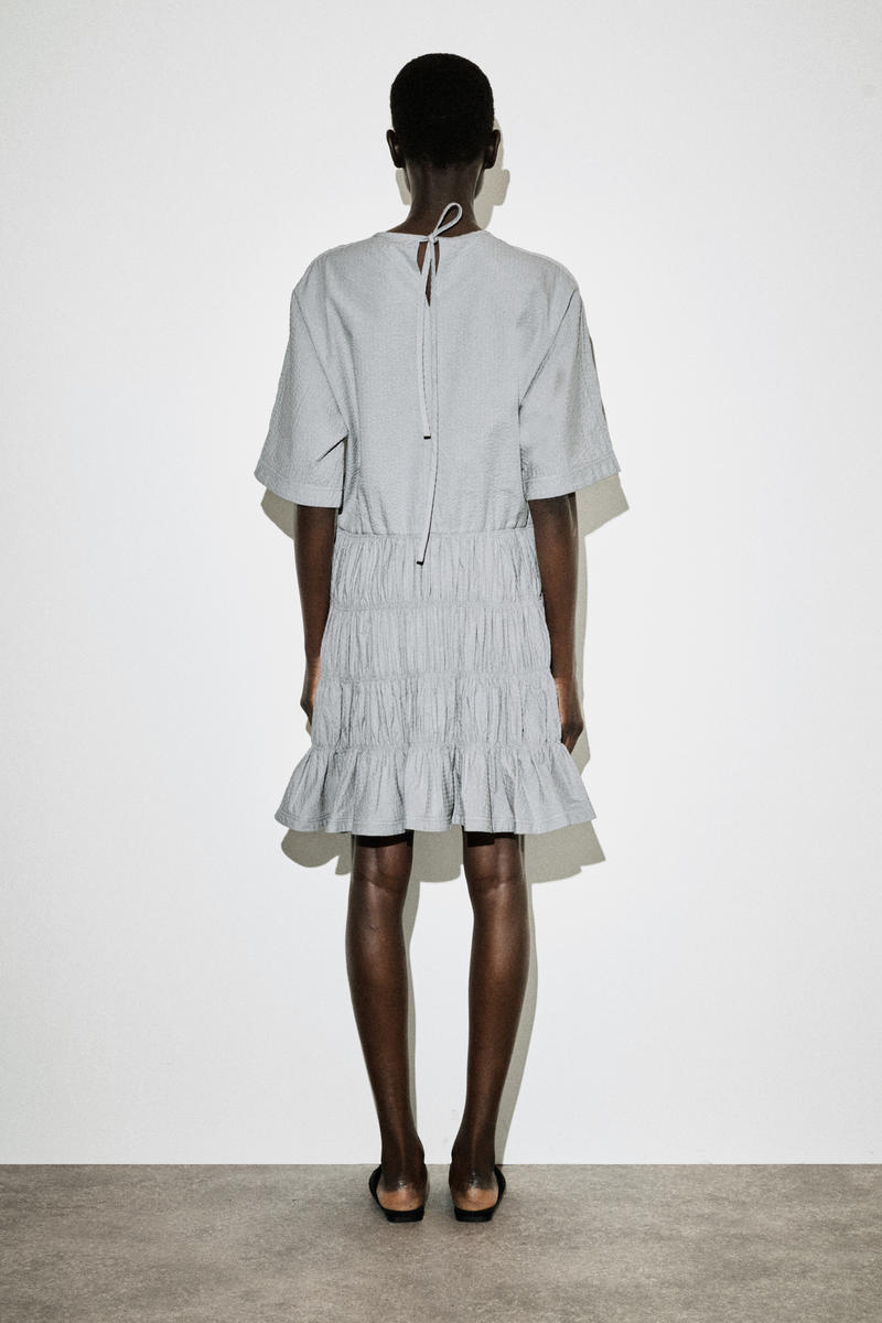 COS スモックシアサッカーミニドレス