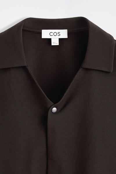 COS ミラノジャージーショートスリーブシャツ