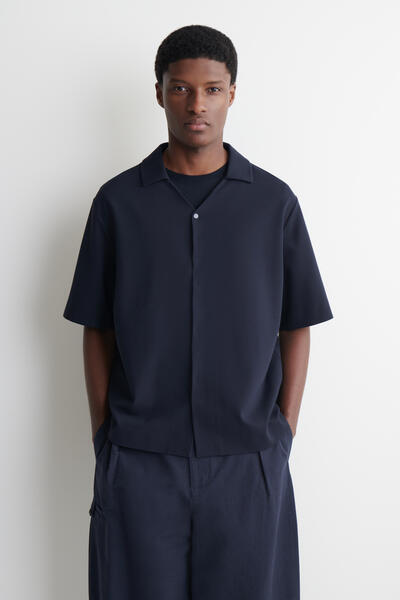 COS ミラノジャージーショートスリーブシャツ