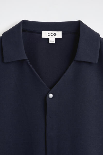 COS ミラノジャージーショートスリーブシャツ