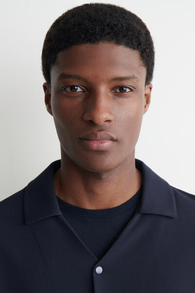 COS ミラノジャージーショートスリーブシャツ