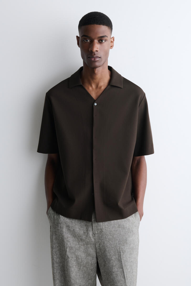 COS ミラノジャージーショートスリーブシャツ