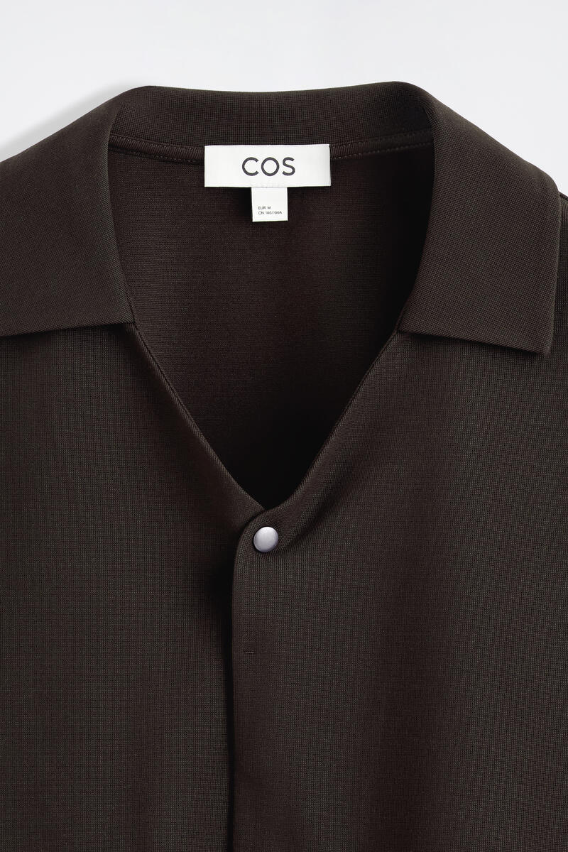 COS ミラノジャージーショートスリーブシャツ