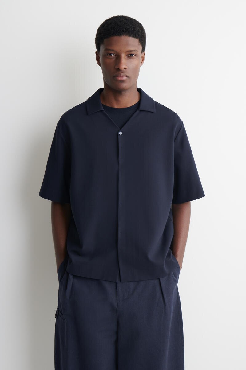 COS ミラノジャージーショートスリーブシャツ