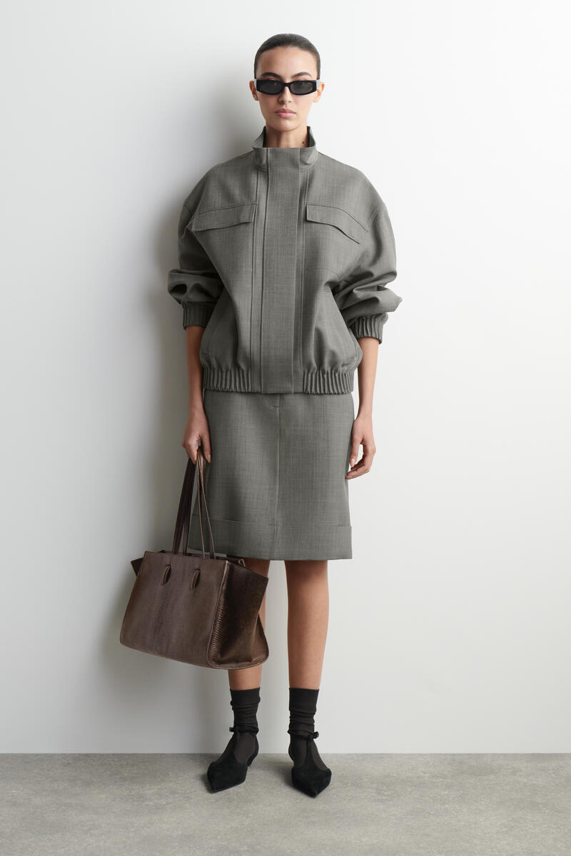 COS モニュメント レザー トートバッグ