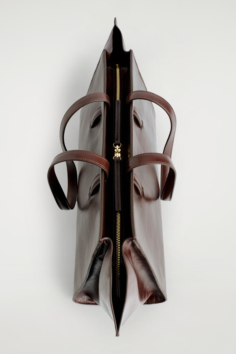 COS モニュメント レザー トートバッグ