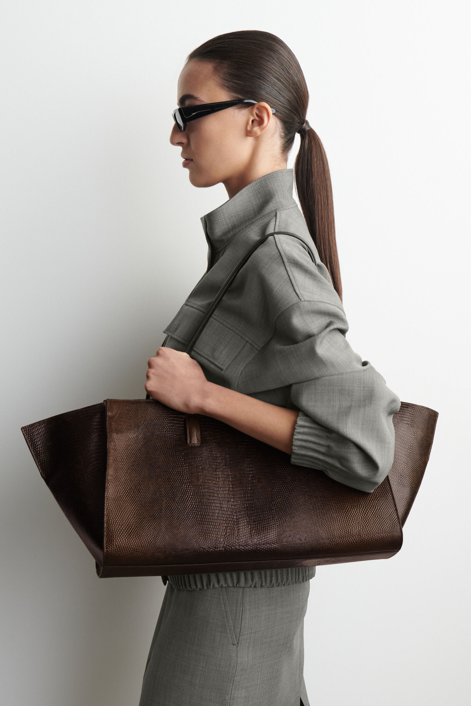 MONUMENT TOTE BAG - LEATHER モニュメント レザー トートバッグ