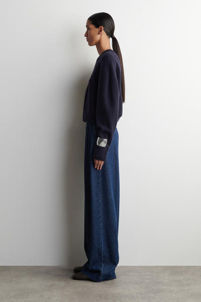 COS タック入りワイドレッグデニムパンツ