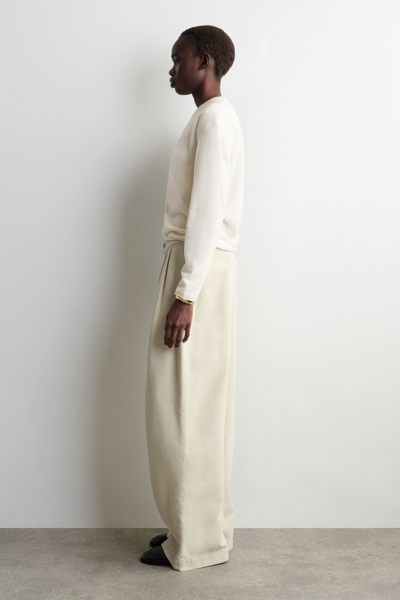 PLEATED WIDE-LEG DENIM TROUSERS タック入りワイドレッグデニムパンツ 