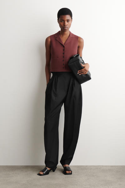 COS ブークレニットベスト