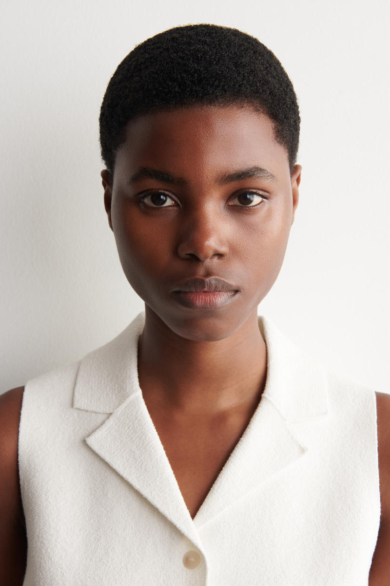 COS ブークレニットベスト