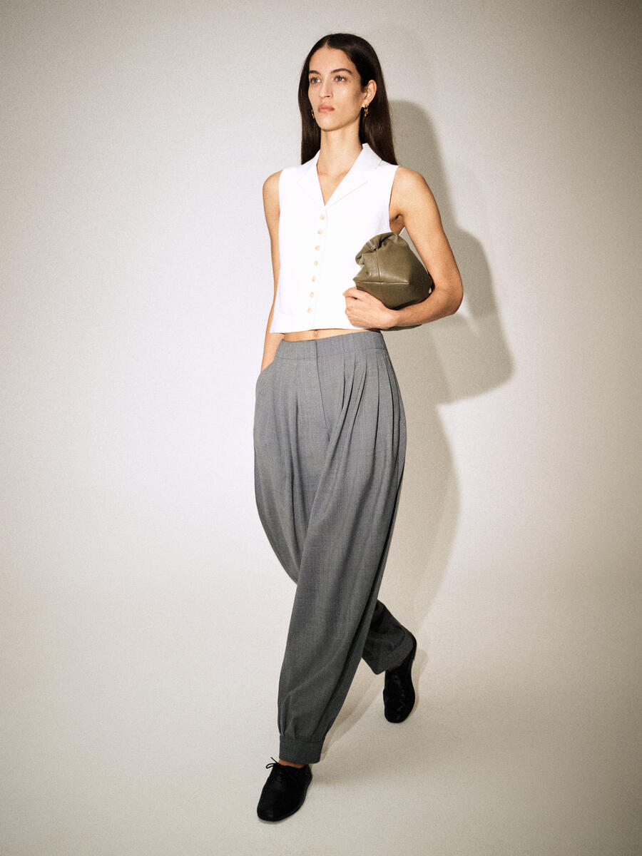 COS ブークレニットベスト