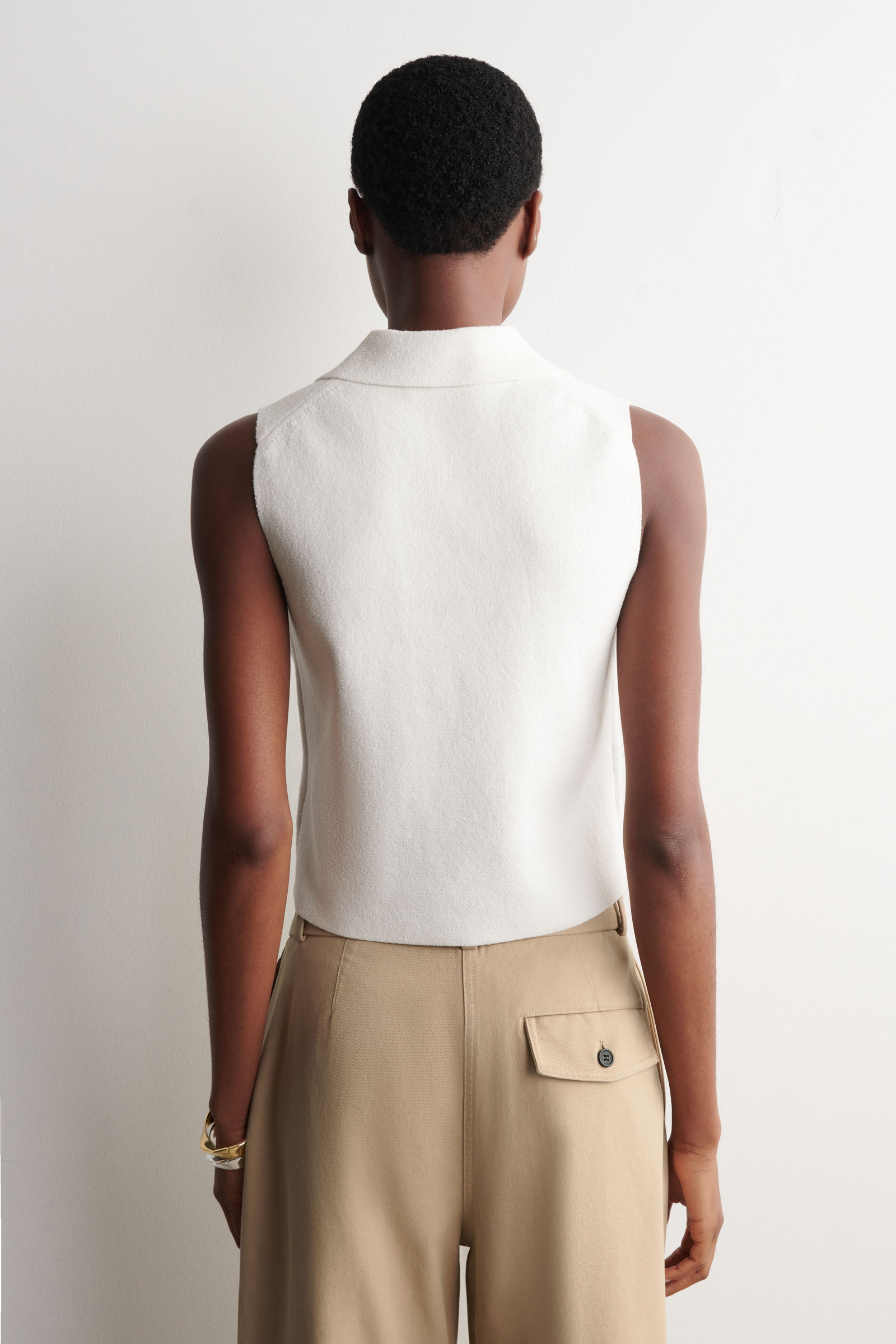 BOUCLE-KNIT WAISTCOAT ブークレニットベスト ホワイト｜COS コス 公式