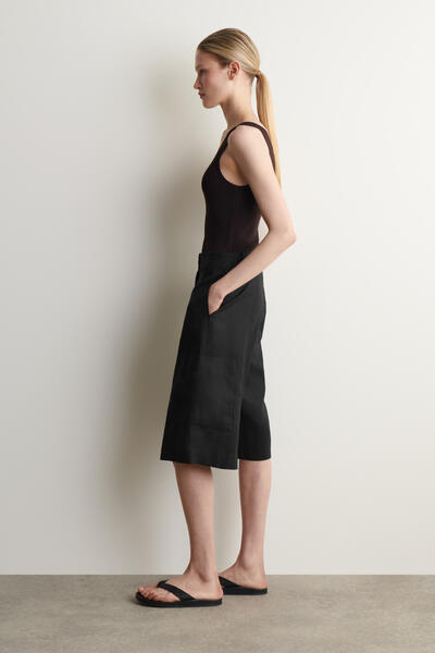 COS リネン ユーティリティ バミューダショーツ