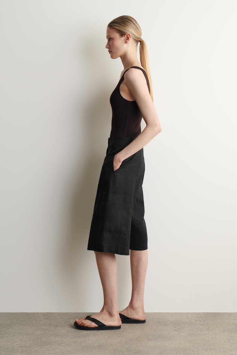 COS リネン ユーティリティ バミューダショーツ