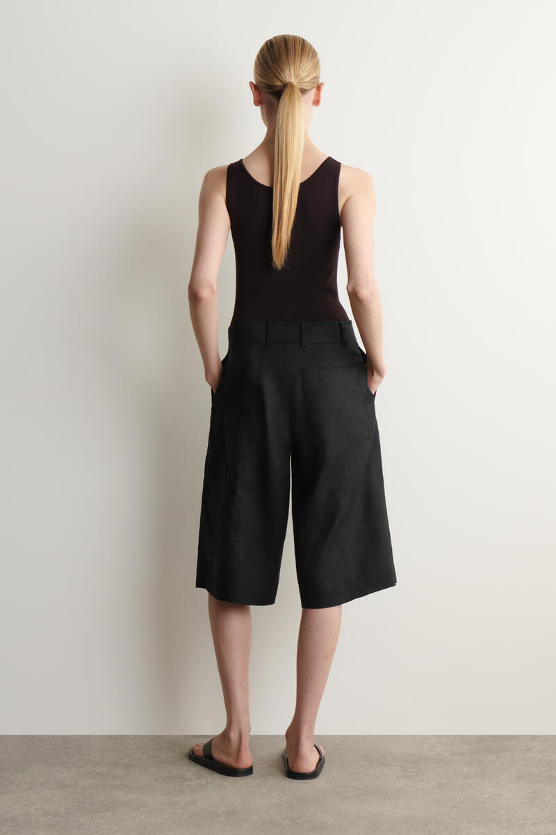 COS リネン ユーティリティ バミューダショーツ