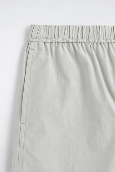 COS ストレッチコットンショートパンツ