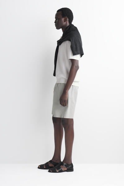 COS ストレッチコットンショートパンツ