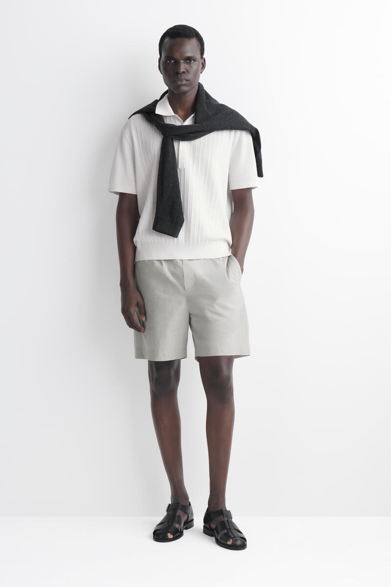 COS ストレッチコットンショートパンツ