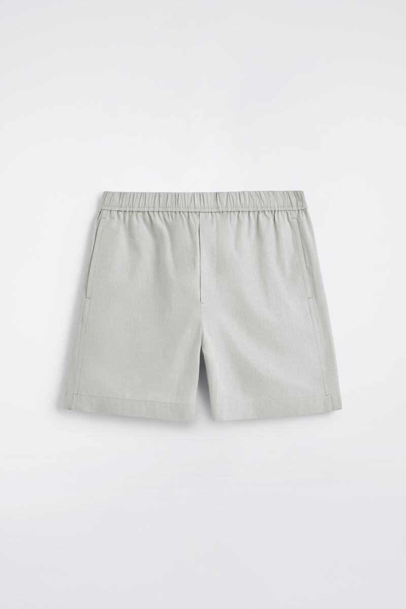 COS ストレッチコットンショートパンツ