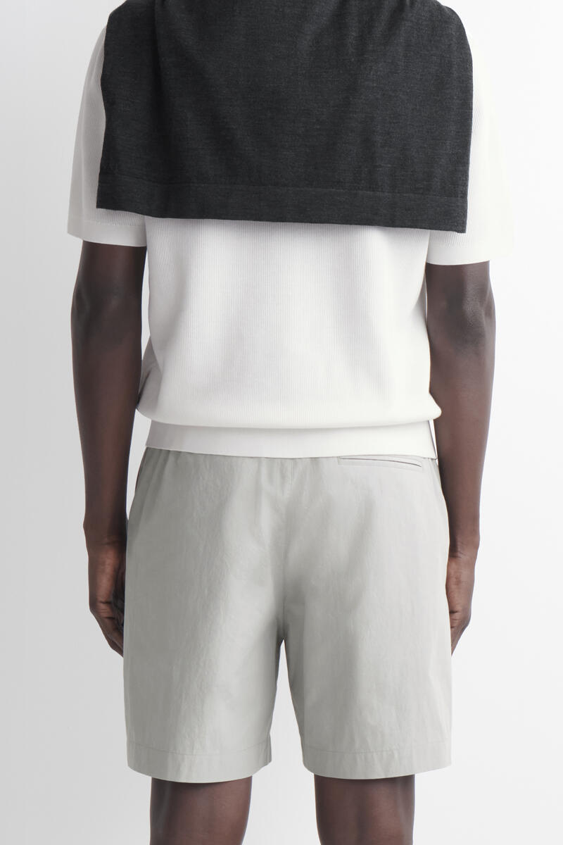 COS ストレッチコットンショートパンツ