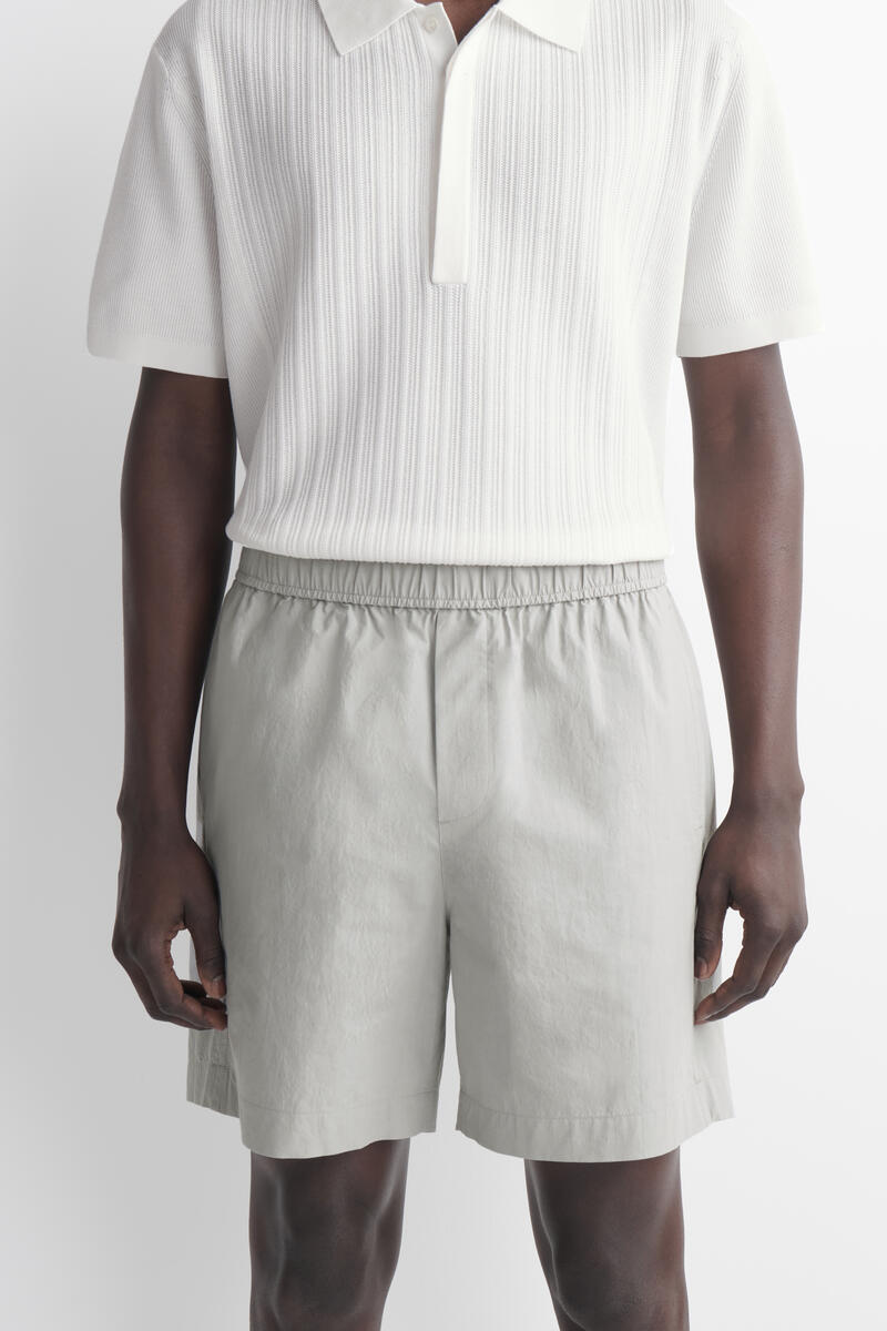 COS ストレッチコットンショートパンツ