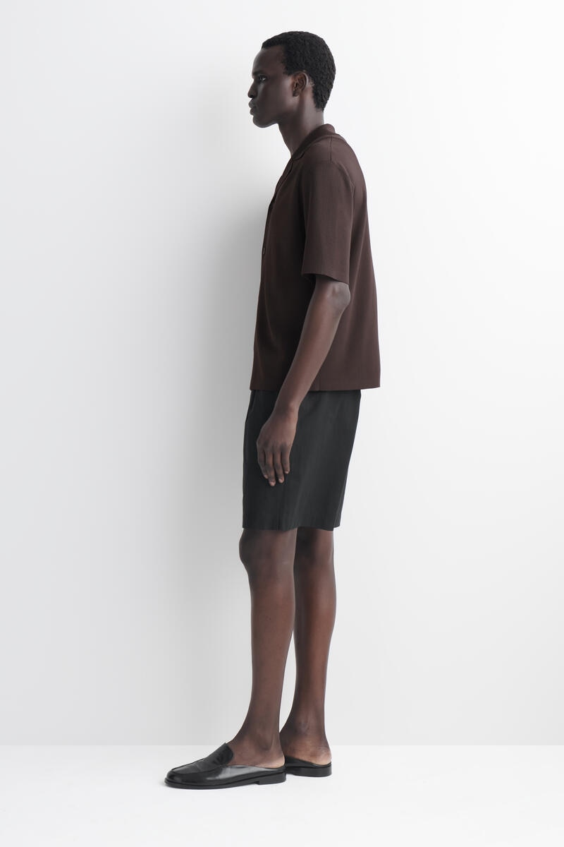 COS ストレッチコットンショートパンツ