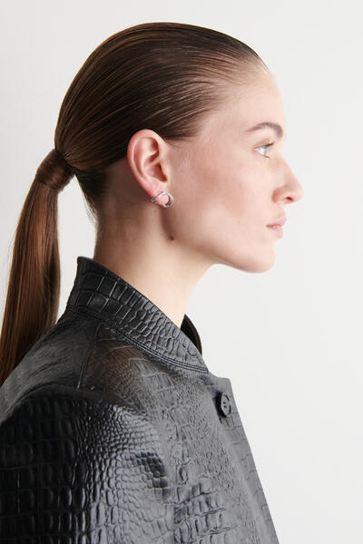 COS スカルプテッド スタッドピアス