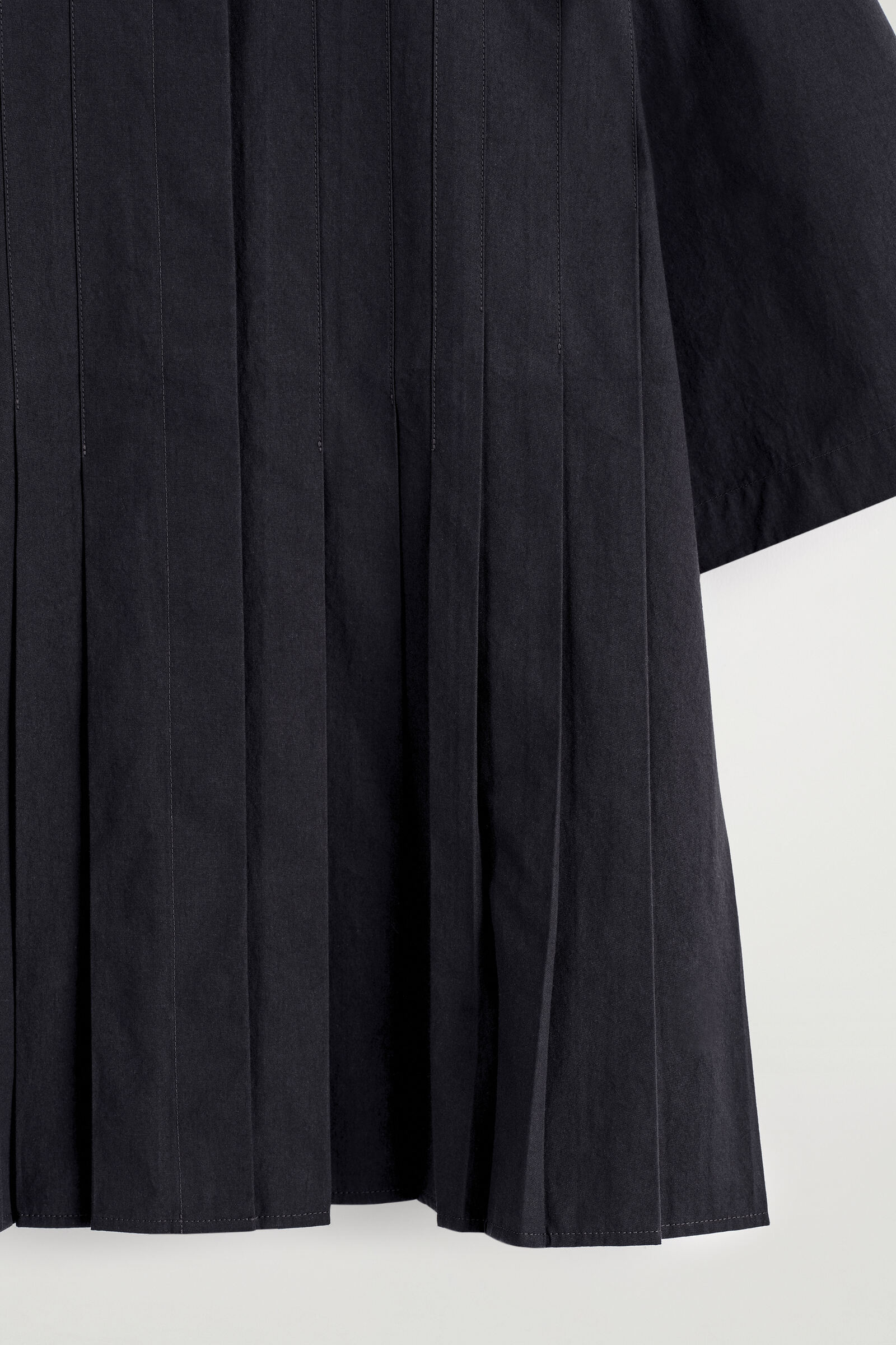 PLEATED COTTON SHIRT プリーツコットンシャツ ネイビー｜COS コス 