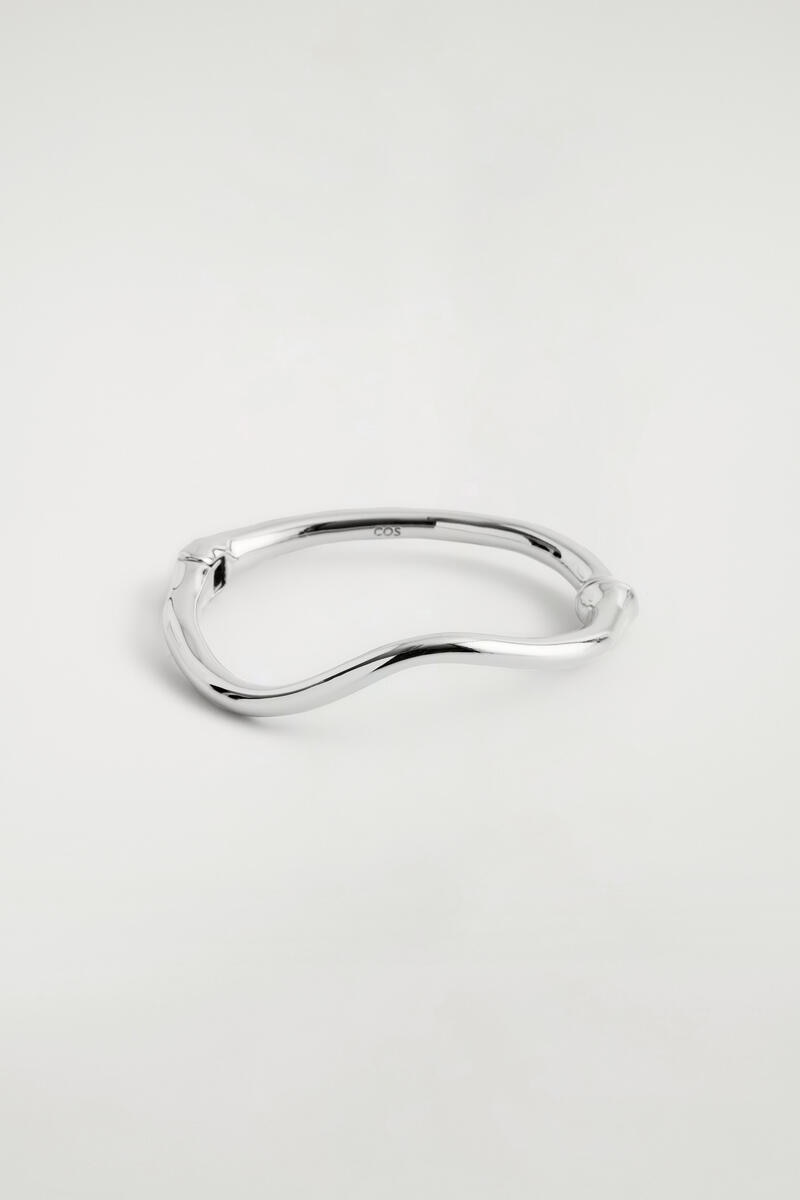 COS スカルプチャー バングル