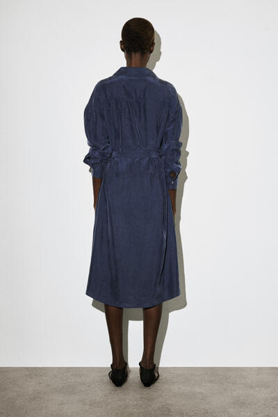 COS ギャザー入りしわ加工 シルクシャツワンピース